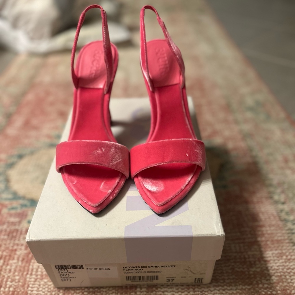 3JUIN Pink Velvet Lily Heels
